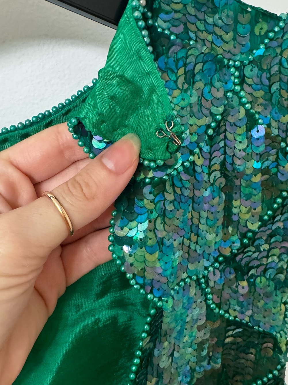 Vintage Emerald Green Sequin Sleeveless Scallop Hem Peek-a-boo Back Dress - Picture 9 of 11